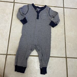 1207. Carter's Size 6 Months